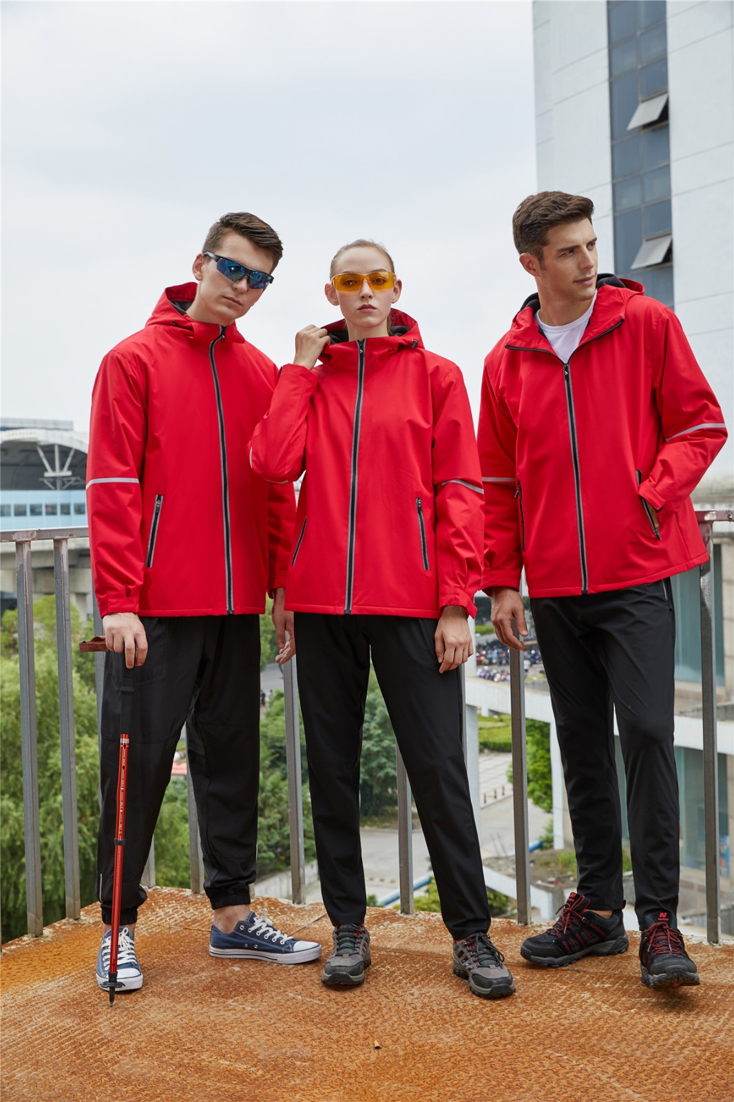 運(yùn)動(dòng)休閑沖鋒衣模特上身展示圖